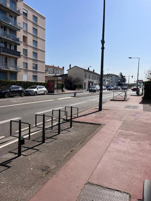 Le Pressense 2 Daire Vénissieux Dış mekan fotoğraf
